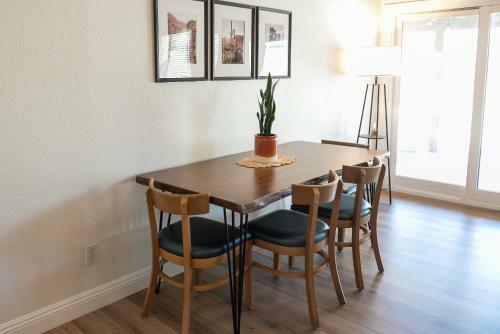 Beautifully Renovated Glendale Retreat