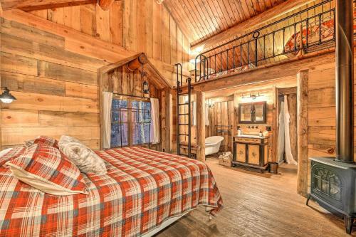 Rustic Greer Cabin With Mountain Views!
