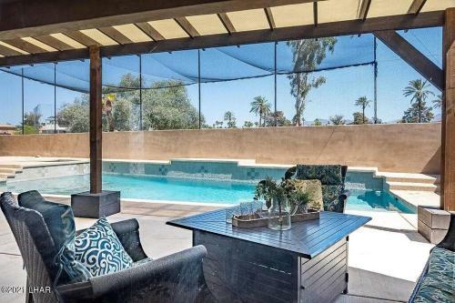 Grand Residence With Terrace, Pool, Next To Golf & Lake Views