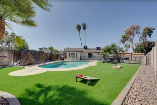 Private Resort Centrally Located W/ Outdoor Oasis.