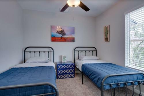 Private Resort Centrally Located W/ Outdoor Oasis.