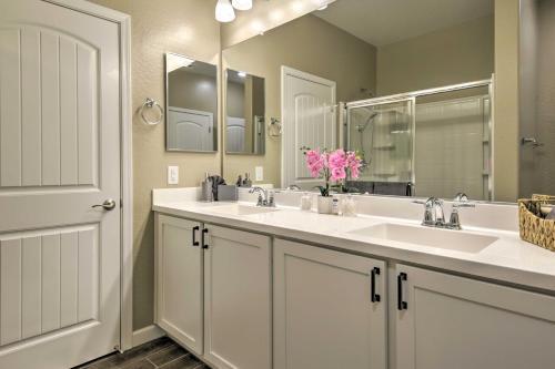 Lovely Mesa Townhome With Pool And Hot Tub Access