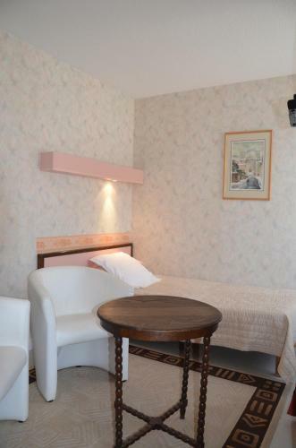 Hotel Logis Auberge De L'allagnonette