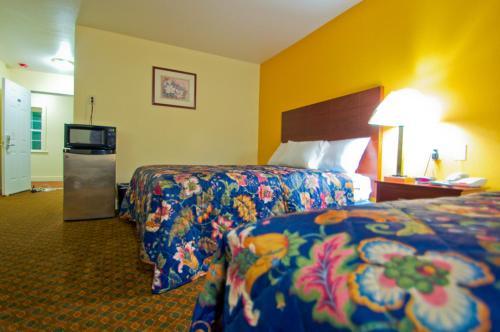 Motel Passport Inn And Suites