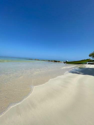 Carey Beach - Baru