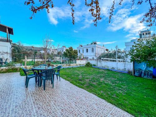 Huge 3br Villa With A Beautiful Garden At Ortakent