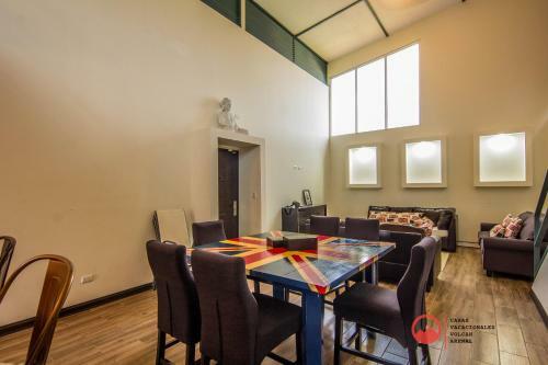Majestic Arenal House - Private Pool, Wifi, A / C