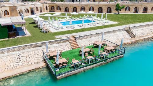 Golden Lake Marina Hotel