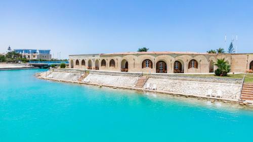 Golden Lake Marina Hotel
