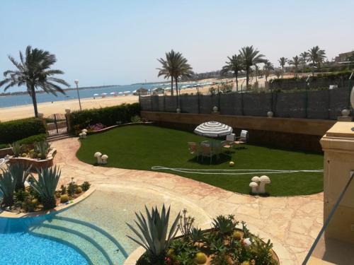 Luxurious 8 Master-bedroom Villa Overlooking Large Lake Marina 4