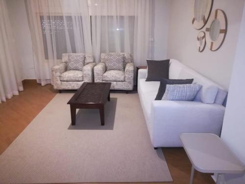 Luxurious 8 Master-bedroom Villa Overlooking Large Lake Marina 4