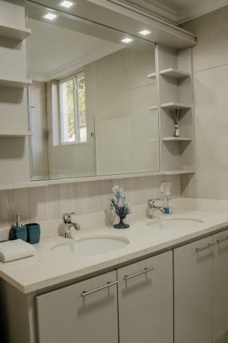 Apartamento Modern 3 Bedroom Condo With Pool 3 Min From Beach