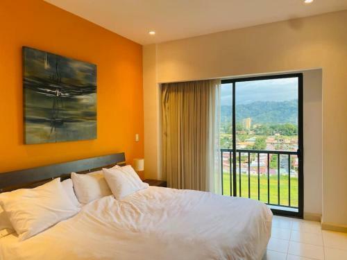 Stunning (9th Flr) Pacific Ocean And Mtn View