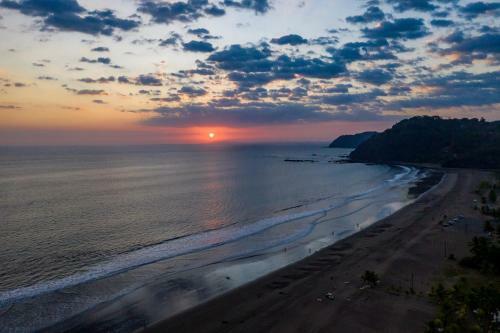 Apartamento !!!magnificent Apto!!!! Just A Few Steps From The Ocean