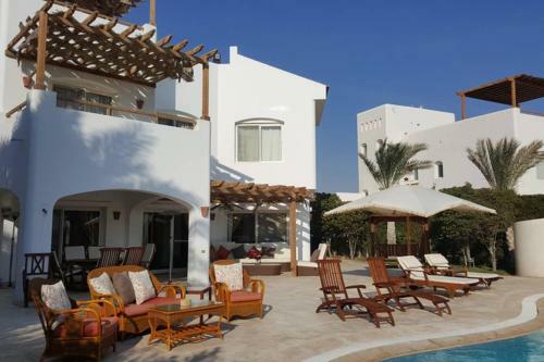 Beach Front Four-bedroom Villa In Ph4 With Private Pool In El Gouna