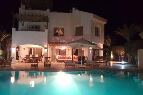Beach Front Four-bedroom Villa In Ph4 With Private Pool In El Gouna