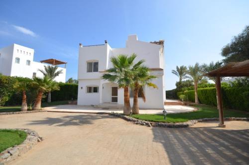 Beach Front Four-bedroom Villa In Ph4 With Private Pool In El Gouna