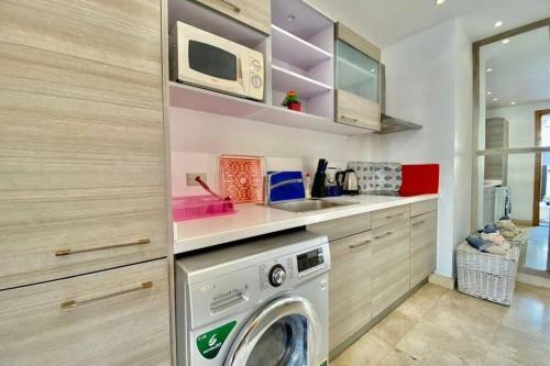 2 Bedroom Apartment Direct To Pool