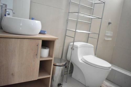 Linda Casa de Estreno En Col�n Con Piscina