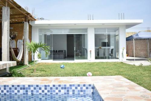 Linda Casa de Estreno En Col�n Con Piscina