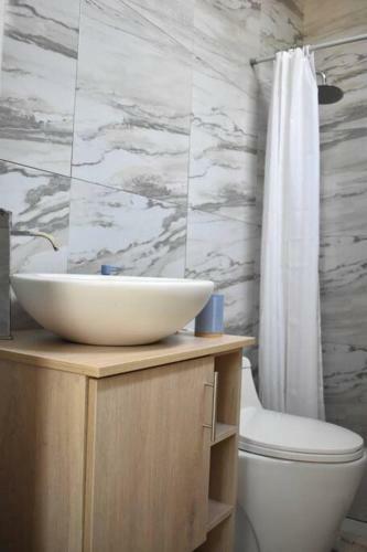 Linda Casa de Estreno En Col�n Con Piscina