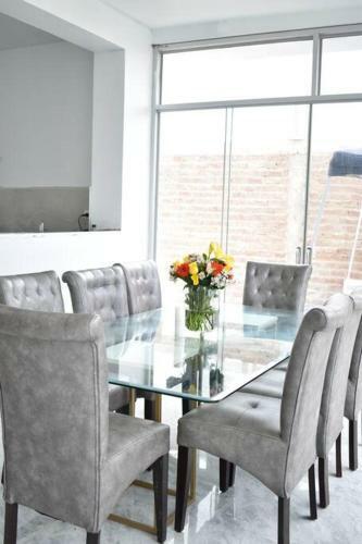 Linda Casa de Estreno En Col�n Con Piscina