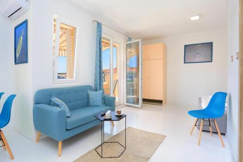 Apartments With A Parking Space Makarska - 17047