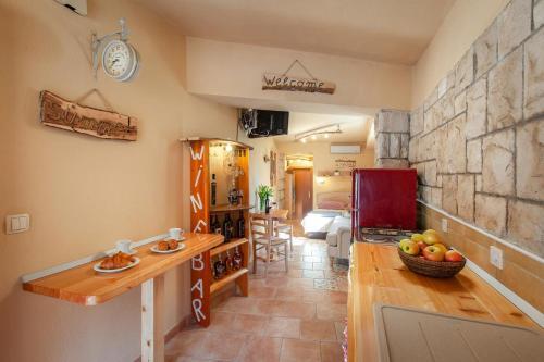 Apartments With Wifi Makarska - 6842