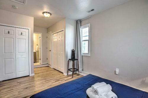 Comfy Aurora Hideout With Yard And Covered Patio!