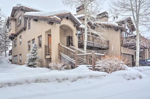 House With Hot Tub And Deck - Shuttle To Skiing!