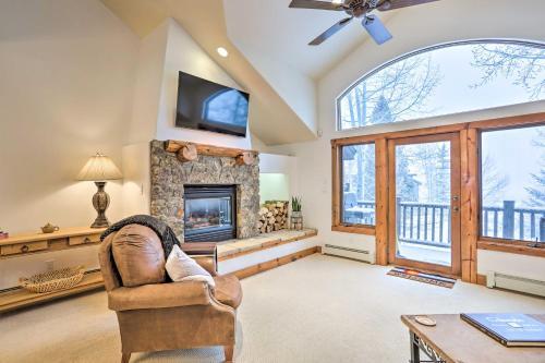 House With Hot Tub And Deck - Shuttle To Skiing!