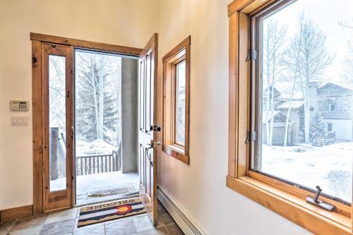 House With Hot Tub And Deck - Shuttle To Skiing!