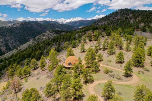 Secluded Rustic Dome With Majestic Views At Idaho Springs