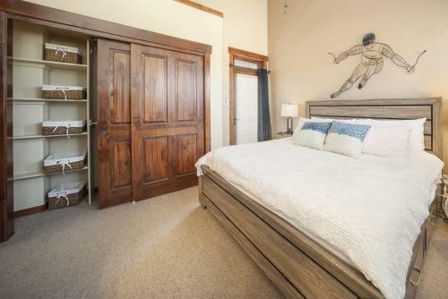 Apartamento Cozens Pointe B-301 Condo