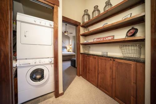 Apartamento Cozens Pointe B-301 Condo
