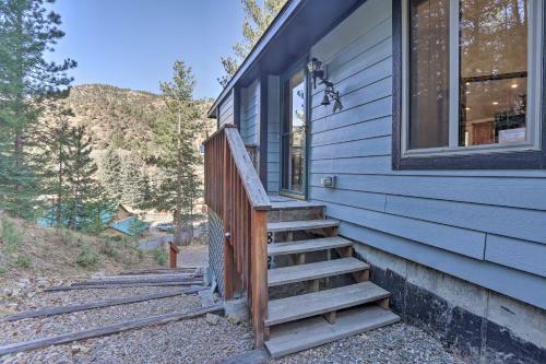 Bright Idaho Springs Cabin With Mountain Views!