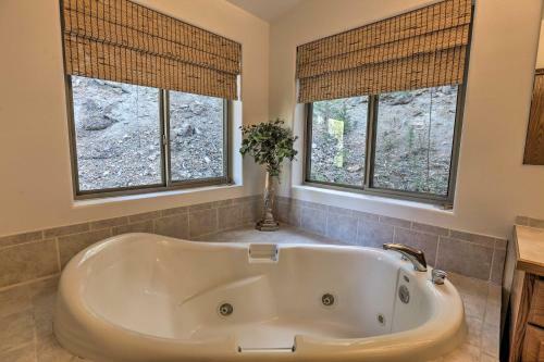 Bright Idaho Springs Cabin With Mountain Views!