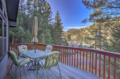 Bright Idaho Springs Cabin With Mountain Views!