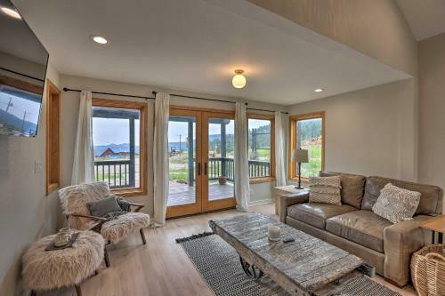 Modern Evergreen Duplex With Mountain Views!
