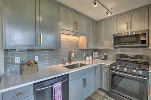 Modern Evergreen Duplex With Mountain Views!