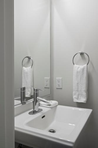 Mod Minimalism Meets Japandi Style - Espadin Lohi