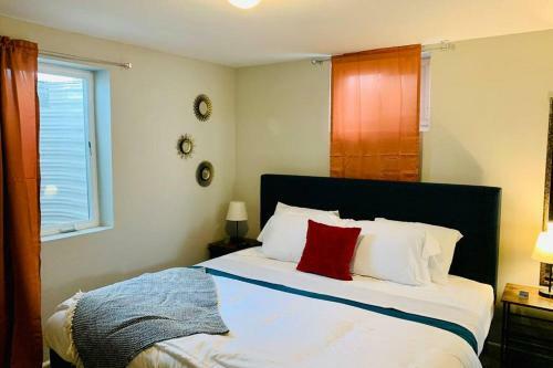 Lower Mable Unit, Denver New Kitchen & 2 King Beds