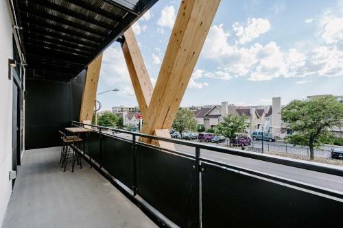 Classic Contemporary Lifestyle Loft - Espadin Lohi