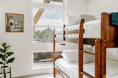 Classic Contemporary Lifestyle Loft - Espadin Lohi