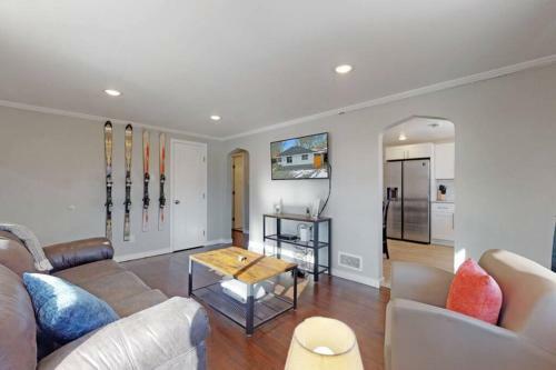 Denver?s Mile High Mountain 2 Bedroom With King Beds