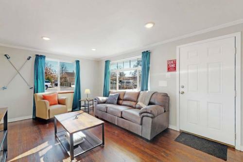 Denver?s Mile High Mountain 2 Bedroom With King Beds