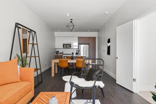 Art-inspired Modern Living - Balcony - Espadinlohi