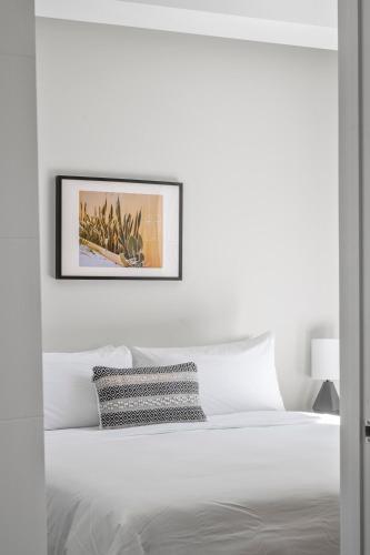 Art-inspired Modern Living - Balcony - Espadinlohi