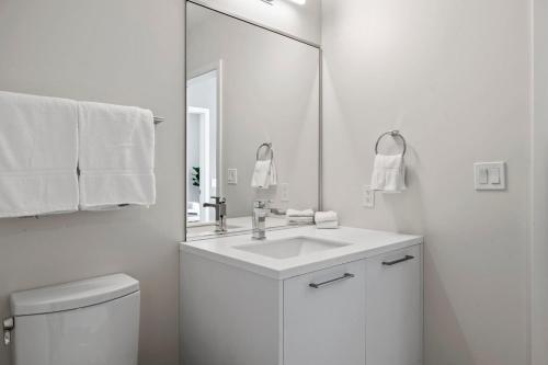 Mod Minimalism - Downtown View - Espadin Lohi