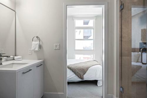 Mod Minimalism - Downtown View - Espadin Lohi